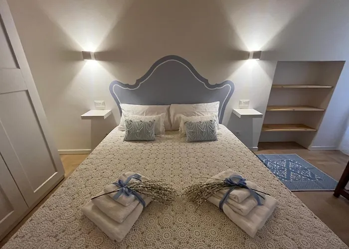 La Piccola Casa Al Lago - Intera Casa Con 3 Camere E 2 Box